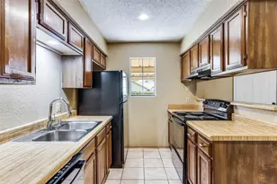 825 Blue Ridge Dr, Burleson, TX 76028 - Photo 12