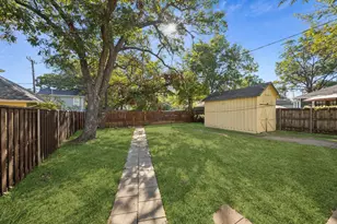 210 S Rosemont Ave, Dallas, TX 75208 - Photo 18