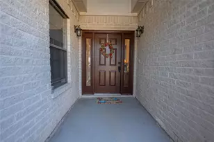 2812 Greenway Dr, Burleson, TX 76028 - Photo 6