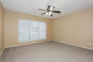 2716 Hemingway Dr, Grand Prairie, TX 75052 - Photo 8