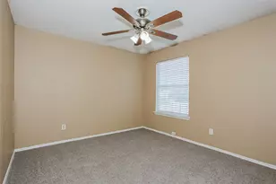 2716 Hemingway Dr, Grand Prairie, TX 75052 - Photo 10