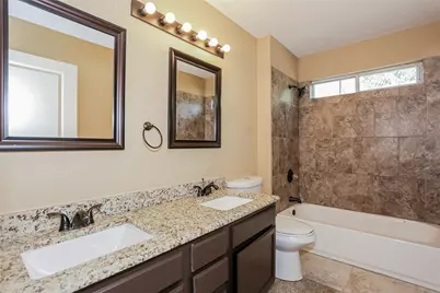 2716 Hemingway Drive, Grand Prairie, TX 75052 - Photo 14