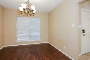 2716 Hemingway Dr, Grand Prairie, TX 75052 - Photo 4