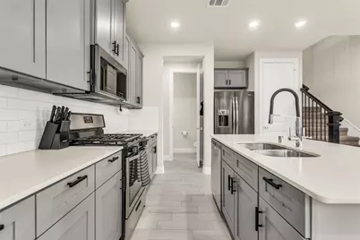 645 Hutchinson Drive, Lewisville, TX 75077 - Photo 4