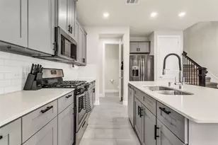 645 Hutchinson Dr, Lewisville, TX 75077 - Photo 4