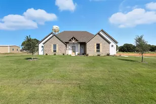 1005 Ronnie Ct, Springtown, TX 76082 - Photo 2