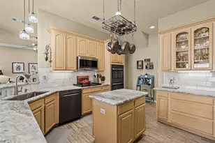 1505 Leaning Oak Ln, Cleburne, TX 76033 - Photo 4