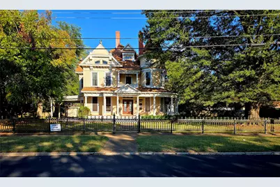 802 Fitzhugh Avenue, Paris, TX 75460 - Photo 1