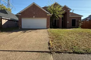 117 Hanover St, Grand Prairie, TX 75052 - Photo 1