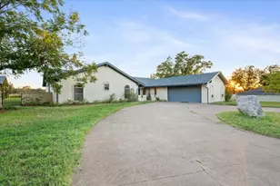 105 Riverside Dr, Mineral Wells, TX 76067 - Photo 2