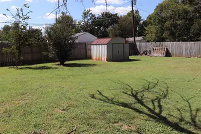 916 Poindexter Avenue, Cleburne, TX 76033 - Photo 2