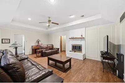 117 Oakhaven Drive, Grand Prairie, TX 75050 - Photo 6