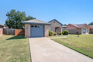 602 McAnear St, Cleburne, TX 76033 - Photo 2
