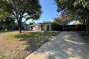 9112 Westwood Shores Dr, Fort Worth, TX 76179 - Photo 4