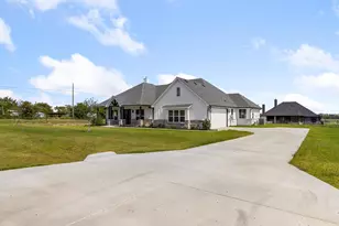 8524 Bronco Dr, Godley, TX 76044 - Photo 2