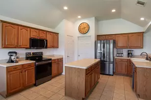 1109 Linden Dr, Burleson, TX 76028 - Photo 10