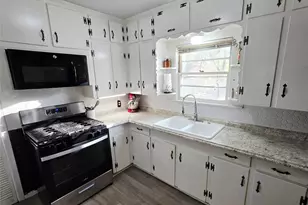 525 Maple St, Commerce, TX 75428 - Photo 8