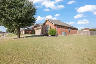 740 W Bend Blvd, Burleson, TX 76028 - Photo 4