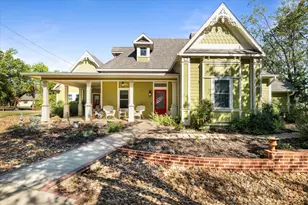 326 W Liberty St, Pilot Point, TX 76258 - Photo 2