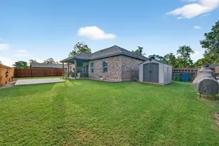 307 Brockett St, Collinsville, TX 76233 - Photo 30