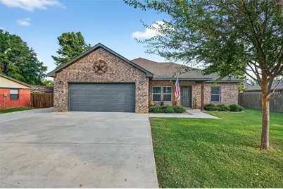 307 Brockett Street, Collinsville, TX 76233 - Photo 4