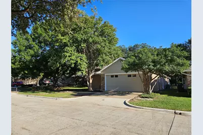 2709 Heather Glen Court, Carrollton, TX 75006 - Photo 2