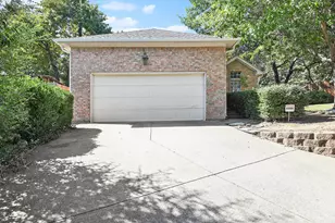 5924 Canberra Ln, Arlington, TX 76017 - Photo 2