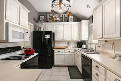 5924 Canberra Lane, Arlington, TX 76017 - Photo 12