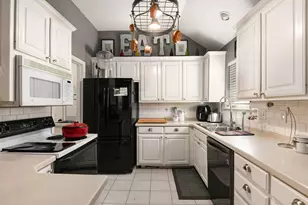 5924 Canberra Ln, Arlington, TX 76017 - Photo 12