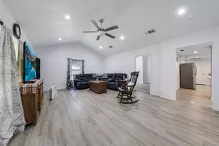 702 W 7th St, Bonham, TX 75418 - Photo 6