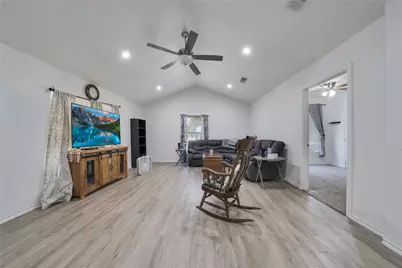 702 W 7th Street, Bonham, TX 75418 - Photo 4