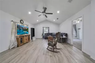 702 W 7th St, Bonham, TX 75418 - Photo 4