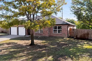 1004 Canyon Dr, Justin, TX 76247 - Photo 2