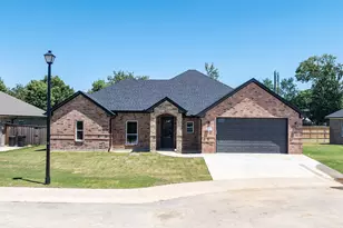 717 Cobblestone Cir, Mabank, TX 75147 - Photo 1