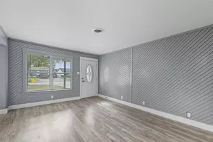 1106 Edgewood St, Ennis, TX 75119 - Photo 10