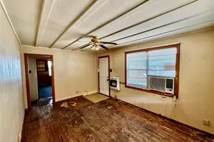 413 E Locust St, Whitewright, TX 75491 - Photo 4