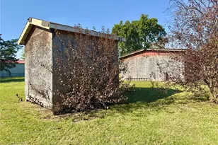 200 E South St, Trenton, TX 75490 - Photo 26