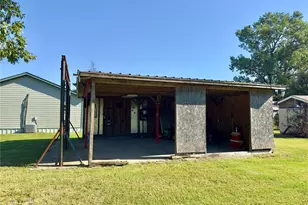 200 E South St, Trenton, TX 75490 - Photo 24