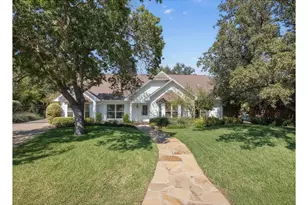 4400 Summercrest Ct, Fort Worth, TX 76109 - Photo 2