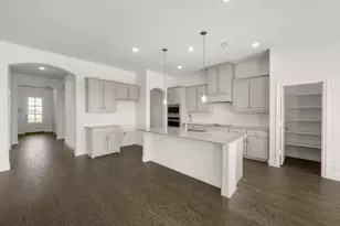 109 Grey Wolf Ct, Godley, TX 76044 - Photo 2