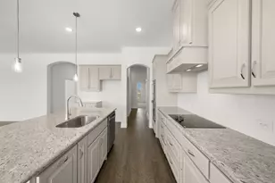 109 Grey Wolf Ct, Godley, TX 76044 - Photo 4