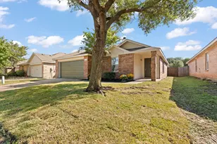 1129 Cottonwood Dr, Crowley, TX 76036 - Photo 2