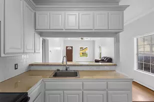 704 S Beacon St, Dallas, TX 75223 - Photo 12