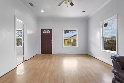 704 S Beacon Street, Dallas, TX 75223 - Photo 6