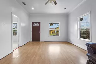 704 S Beacon St, Dallas, TX 75223 - Photo 6