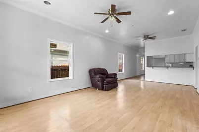 704 S Beacon Street, Dallas, TX 75223 - Photo 4