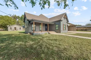 153 E Norway St, Walnut Springs, TX 76690 - Photo 2