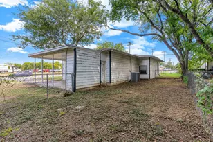 122 Ramsey Ave, Cleburne, TX 76031 - Photo 18