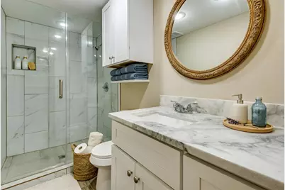 110 Crandall Road #112-Right Side, Irving, TX 75060 - Photo 4