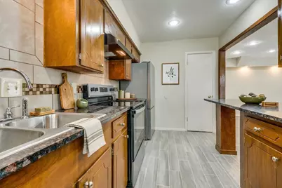 110 Crandall Road #112-Right Side, Irving, TX 75060 - Photo 2